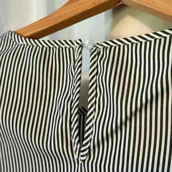 Kontrol Pinstripe Blouse With Bell Sleeve And Embroidered Flowers. Womens Size S - Picture 6 of 8